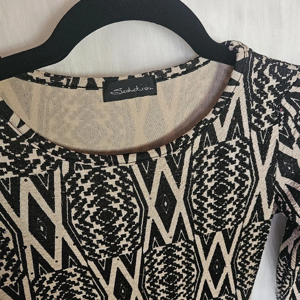 Seduction Geometric Bodycon Asymmetrical Dress w/ Velvet Accent - Picture 5 of 7
